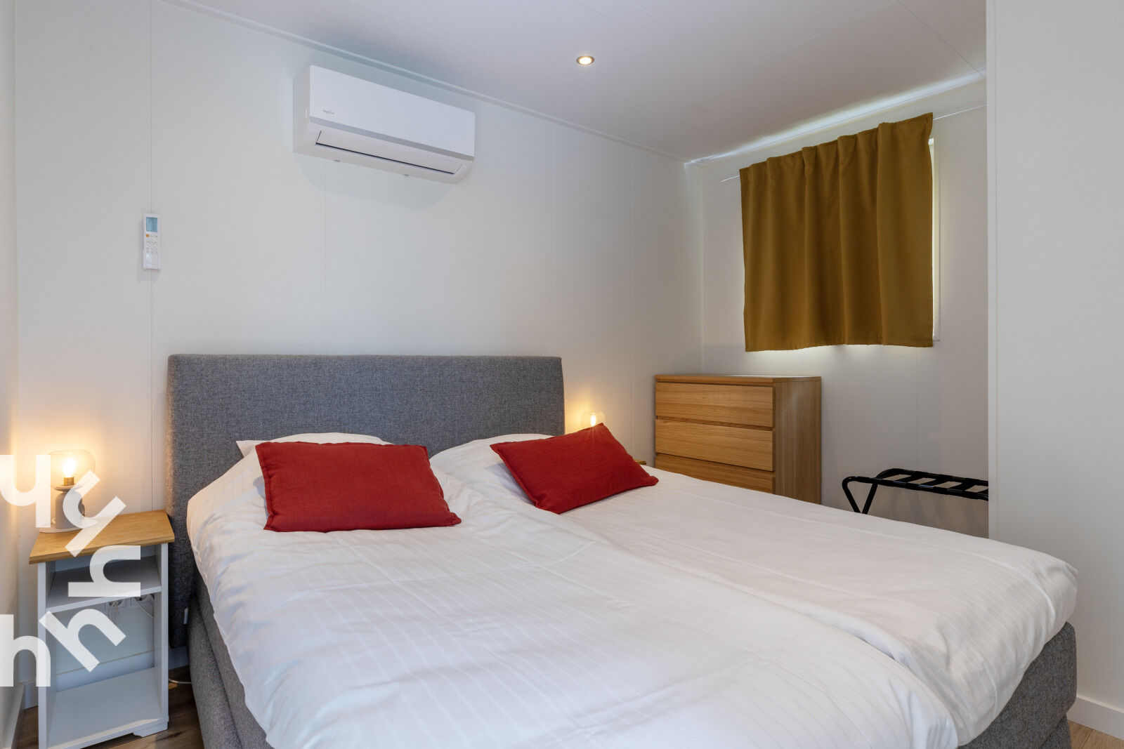 Bedroom with a double bed
